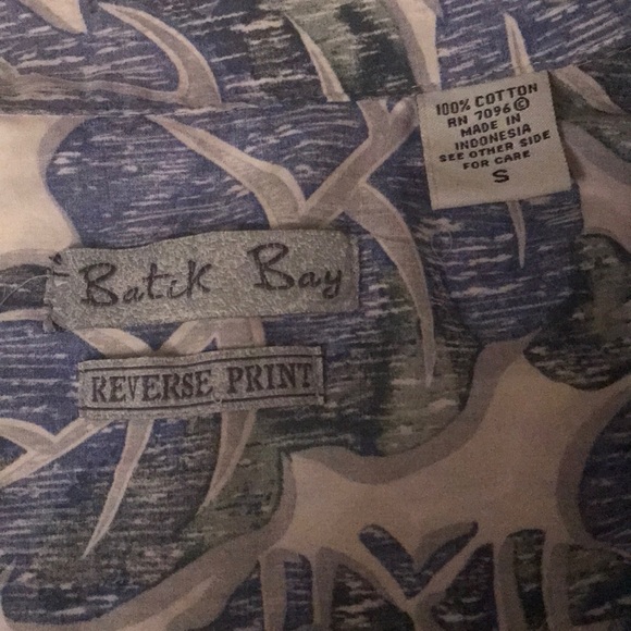 Batck Bay Floral Hawaiian Button Down T-Shirt - Picture 4 of 5